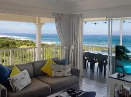 Beachfront Apartment with Panoramic Ocean Views, Banana Beach Sleeps 6 with Space for 2 More At 3 Umzumbe
