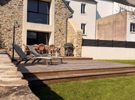 Maison VENELL - Spa, Balnéo, Sauna & Grand Jardin - Calme en Centre-ville, hôtel à Concarneau