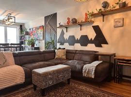 2 bedroom apartment with modern decor โรงแรมในมอนทรีออล