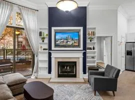 Walk to BOA & Truist, Luxury 2BR with Pool Patio