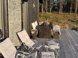 Cabin At The Gateway To Jotunheimen, Hotel in Tessand