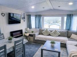 Family base with on site pool near Hastings beach, hotel i Westfield