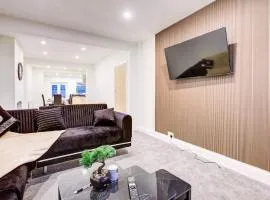 Spacious 3-Bed House in Egham