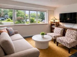 Cozy Coastal Retreat Close to Beach Park
