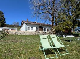 Quiet Apartment near Lake Joux Switzerland, hotel a Le Chenit