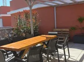 Superbe T3 neuf meublé 65m2 en roof top Fréjus avec espace terrasse de 45 m2 pergola BBQ