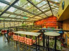 THE SLATE HOTEL - Nungambakkam, Near Khader Nawaz Khan Rd & US Consulate