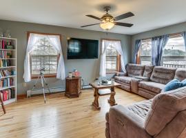 9-Acre Riverfront Home in Milbridge w/ Deck & Yard, hotell sihtkohas Milbridge