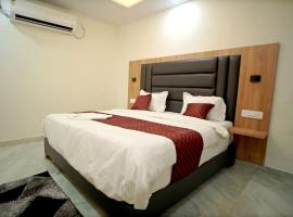 HoTEL RUDRA، فندق في Rudrapur