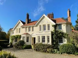 Ludlow Manor House with its own 6 hole golf course