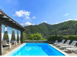 Villa Daphne Pool And Jacuzzi