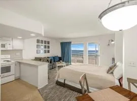 Oceanfront King Suite With Full Kitchen Beach Access Pool & Hot Tub