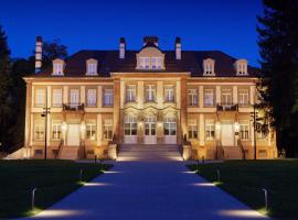 Château Hochberg Hotel & Restaurant by Lalique, хотел в Wingen-sur-Moder