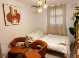 Modern Self-Contained Studio near Selhurst Station with Private Entrance