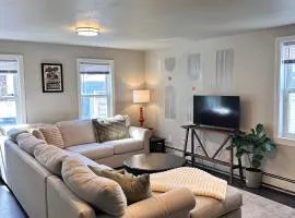 Bright 2-Bedroom Apartment in Federal Hill with Parking, Walk to Atwells Ave