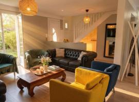 4-stars house 9 guests large garden quiet CDG 5min Disney, hotel en Gressy