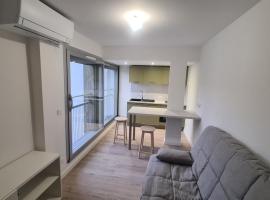 Studio moderne Climatisé Meylan centre proche CHU، فندق في ميلا