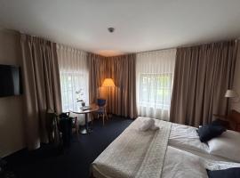 Zámecký Hotel Zlatý Orel โรงแรมในฮรานิเซ