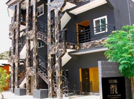 Hollywood Luxury Apartments, hotel a Kotu