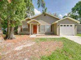North Jax Home 4 Bed 2 Bath Family Friendly Mins to Airport Washer and Dryer
