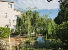 Casa Alborada Finca privada 13 huéspedes 7 baños Ribeira Sacra, hotel a Villasante