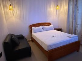 SINZA LODGE Fj, hotel sa Dar es Salaam