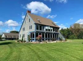Beautiful timber frame just minutes to Middlebury!
