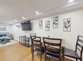 Cozy Basement Suite for 4 Close to Cafes & Parks - Casa Hotels College