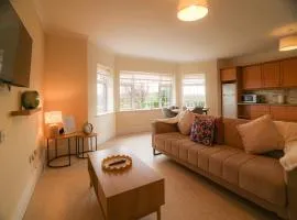 Hillside House- Pine View