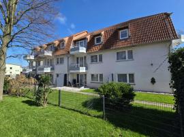 Ostsee Ferienwohnung für 5 Personen - fußläufig zum Strand "Kajüte 9" mit Balkon Apartmenthaus-Usedom Familie Stopp, khách sạn ở Kolpinsee