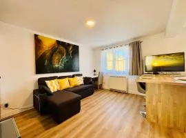 Whole flat with free parking in London Canary Wharf with easy access from all airports and stations in around London