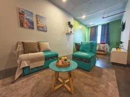 906B URBN Barrio Escalante Estudio con Aire Acondicionado y Parqueo