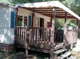 Mobil home cosy 4 personnes - Nature et Détente aux Portes des Cévennes, Mialet โรงแรมในMialet