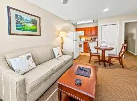 Cozy 1st floor condo with golf course view