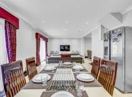 Spacious 4-Bed House Sleeps 8 - Near Tube