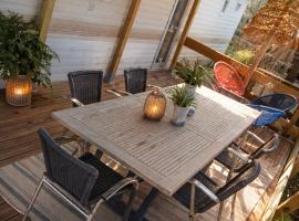 Mobil-home rénové tout confort, terrasse couverte, climatisation, arrivée autonome, hotel i Fourmies