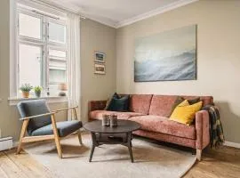 KS12 - Charming 3BR Bergen Townhouse