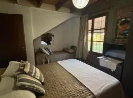 Casa confortable - Parque central - Estacionamiento, patio, 3 baños, 5 habitaciones -