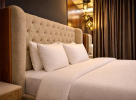 Goldcrest Mall & Residency - Luxury Apartments by Alvis Suite - DHA Phase 4, Hotel in Lahore