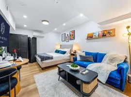 The McCaul by Casa Hotels - Cozy Basement Studio