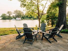 Stunning retreat Carter's Creek close to Tides Inn, hotel u gradu 'Irvington'