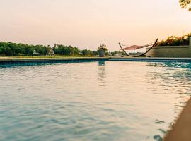 Stunning retreat Carter's Creek close to Tides Inn, hotel sa Irvington