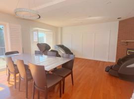 Modern Room in Mississauga House - Near Airport, hotel din Mississauga