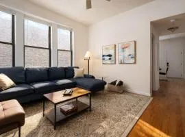 Flexhome Ukrainian Village 2BR - Private Balcony & Walkable Location
