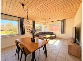 Charming Family-Friendly Villa near Lalandia, Puttgarden