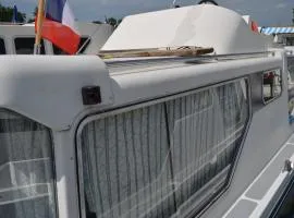 Bateau à quai avec kitchenette - 4 pers. - API-1-46-29