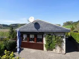Ruhiger Bungalow am Hennesee mit Terrasse