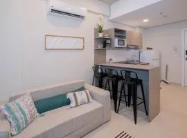 Peaceful Stay with Rooftop Pool Access U214