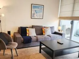 Kingston Foreshore Flat with Garden View - Hosted by Canstay