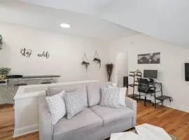 1 Bdrm Apt for Perfect Lil Getaway w/Free Parking